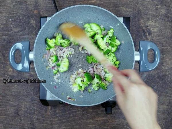 Broccoli and almond soup